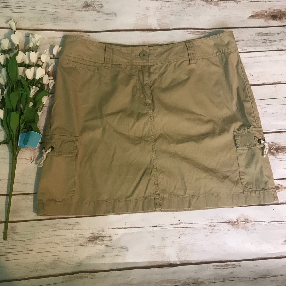 Vineyard Vines Tan Skirt Size 10
